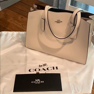 Coach Charlie Carryall